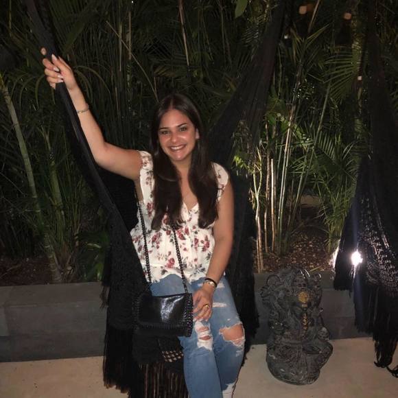 Meet your Posher, Hailey - Picture 1 of 1